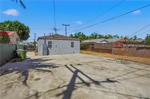 2114 N Bahama Ave, Los Angeles, CA 90059 - Photo 11