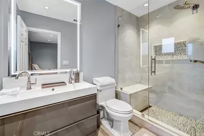 15012 Wyandotte, Los Angeles, CA 91405 - Photo 49