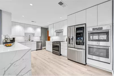 15012 Wyandotte, Los Angeles, CA 91405 - Photo 37