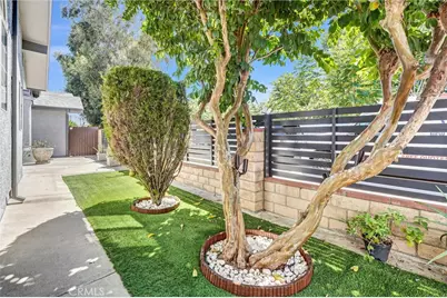 15012 Wyandotte, Los Angeles, CA 91405 - Photo 9