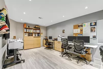 15012 Wyandotte, Los Angeles, CA 91405 - Photo 15