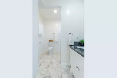232 W 40th Place, Los Angeles, CA 90037 - Photo 31