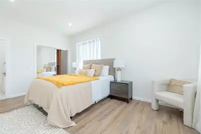 232 W 40th Place, Los Angeles, CA 90037 - Photo 27