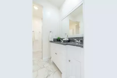 232 W 40th Place, Los Angeles, CA 90037 - Photo 29