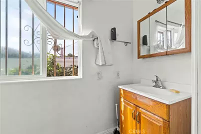 8463 S Halldale, Los Angeles, CA 90047 - Photo 19