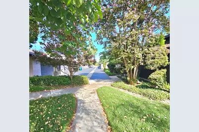 7552 Corbin Avenue #4, Reseda, CA 91335 - Photo 3