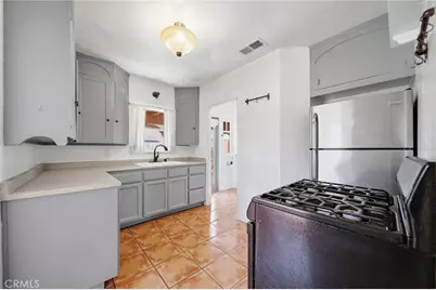 3209 Brockton Avenue, Riverside, CA 92501 - Photo 13