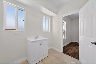 132 W 74th Street, Los Angeles, CA 90003 - Photo 5