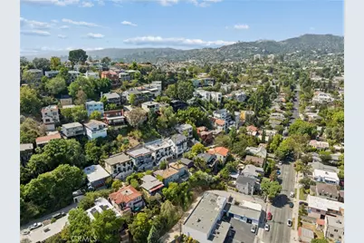2431 Claremont, Los Angeles, CA 90027 - Photo 67