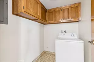 2431 Claremont, Los Angeles, CA 90027 - Photo 27
