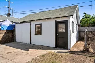 136 W 43rd Pl, Los Angeles, CA 90037 - Photo 35