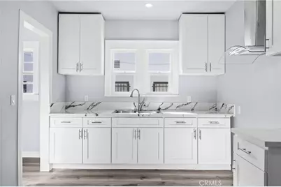 136 W 43rd Place, Los Angeles, CA 90037 - Photo 9
