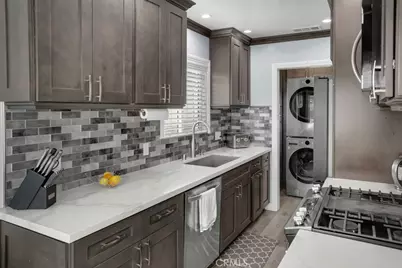 440 E Desford, Carson, CA 90745 - Photo 9