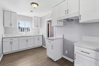 1049 W 67th, Los Angeles, CA 90044 - Photo 9