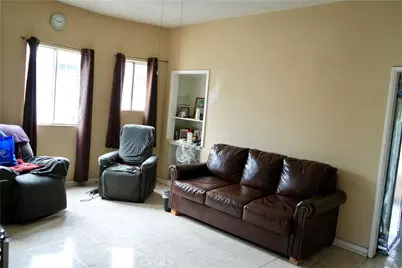 11218 Belhaven, Los Angeles, CA 90059 - Photo 3