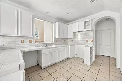14368 Honeyhill St, Victorville, CA 92394 - Photo 9