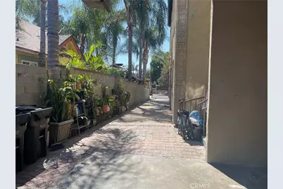 443 W 49th, Los Angeles, CA 90037 - Photo 5