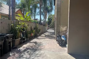 443 W 49th, Los Angeles, CA 90037 - Photo 5