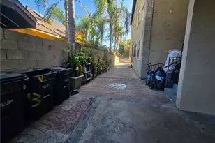 443 W 49th, Los Angeles, CA 90037 - Photo 9