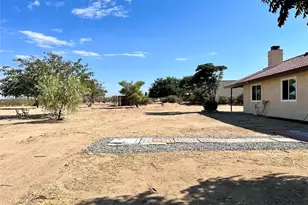 13377 Paramount Rd, Phelan, CA 92371 - Photo 31