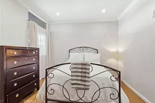 729 S Hobart Blvd, Los Angeles, CA 90005 - Photo 13