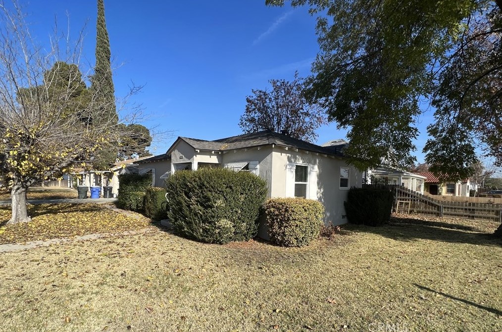 1401 Middleton St, Hanford CA  93230-2835 exterior