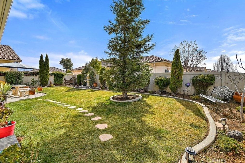 825 Sherwood Ct, Beaumont CA  92223-8556 exterior