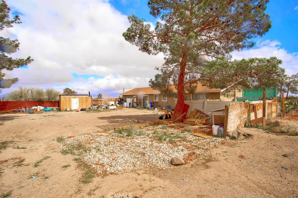 9048 Mesa Rd, Lucerne Valley CA  92356 exterior
