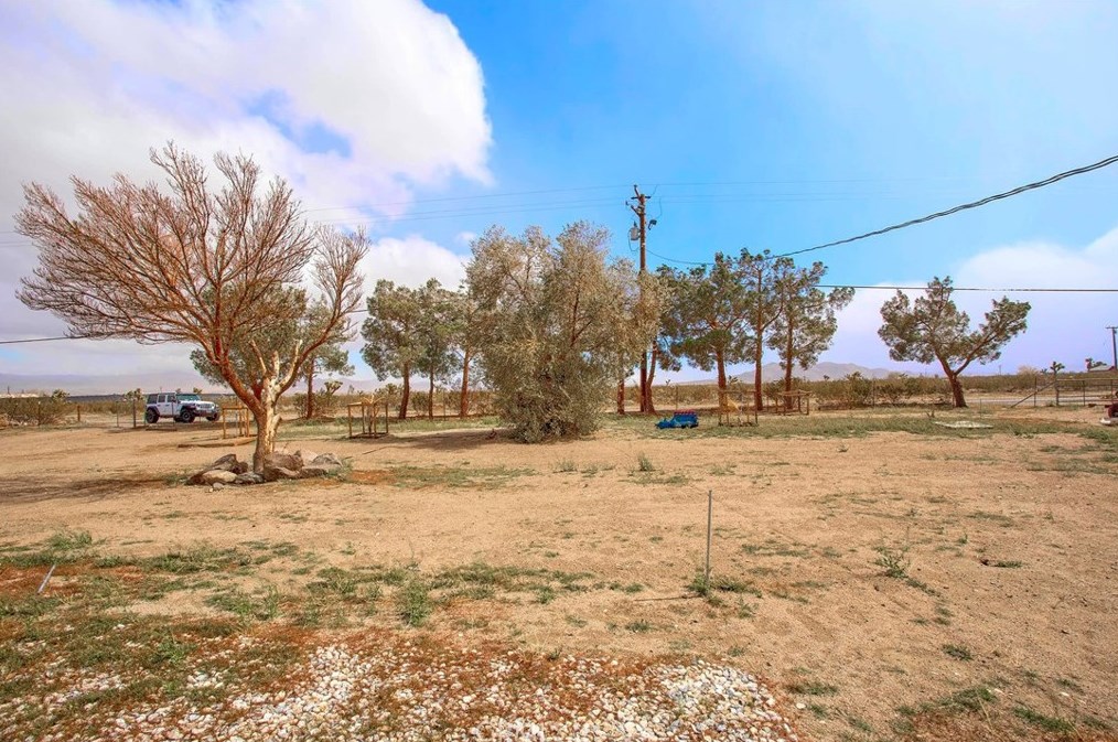9048 Mesa Rd, Lucerne Valley CA  92356 exterior