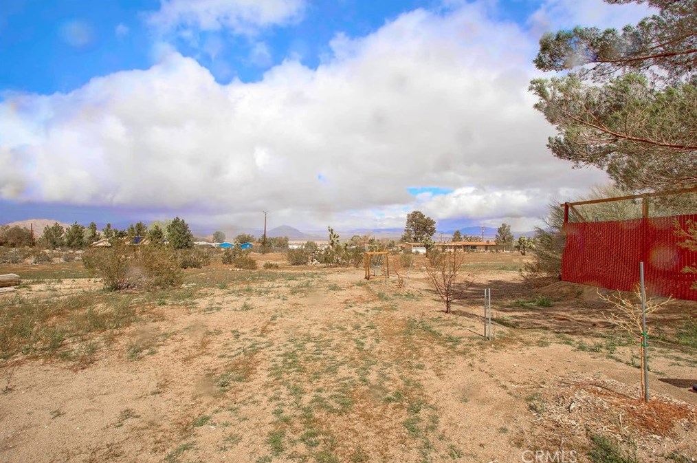 9048 Mesa Rd, Lucerne Valley CA  92356 exterior