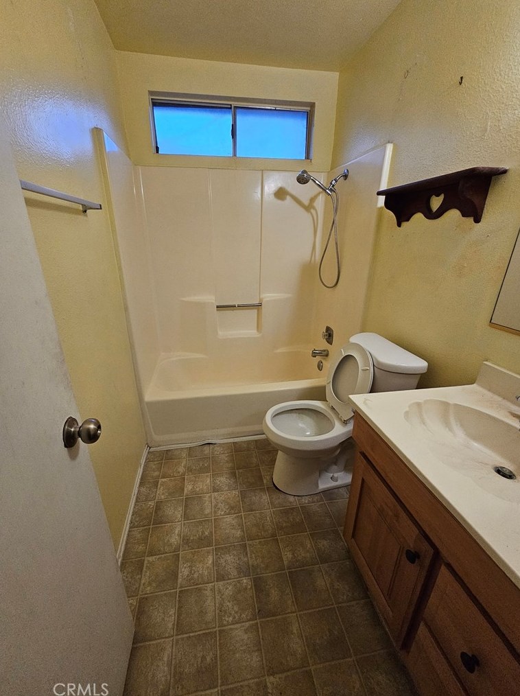 1898 Calle Diablo, Hemet CA  92545-2567 exterior