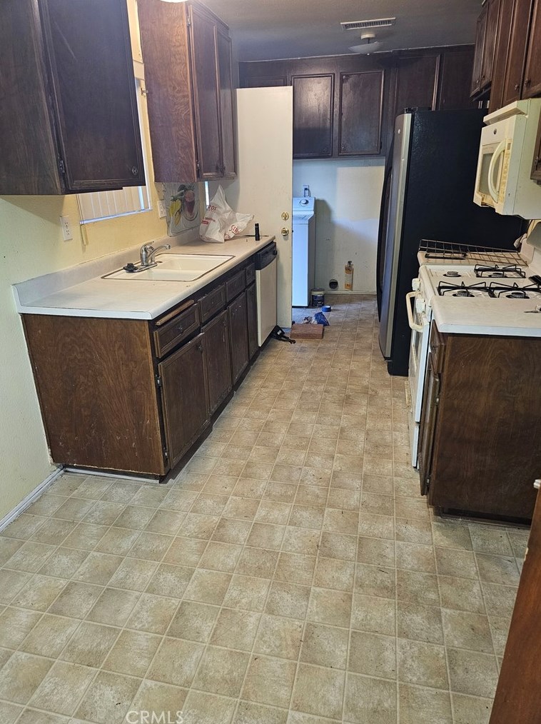 1898 Calle Diablo, Hemet CA  92545-2567 exterior