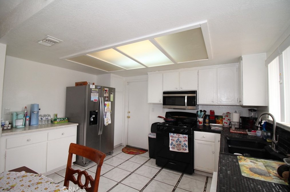 15876 Ute Rd, Apple Valley CA  92307-3122 exterior