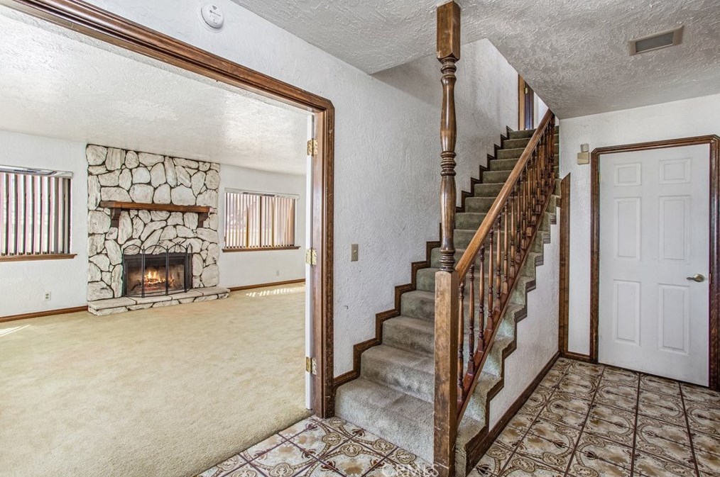 18547 Danbury Ave, Hesperia CA  92345-7170 exterior