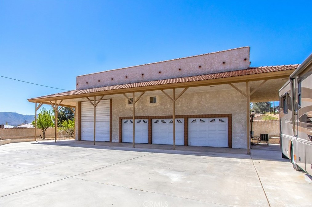 18547 Danbury Ave, Hesperia CA  92345-7170 exterior