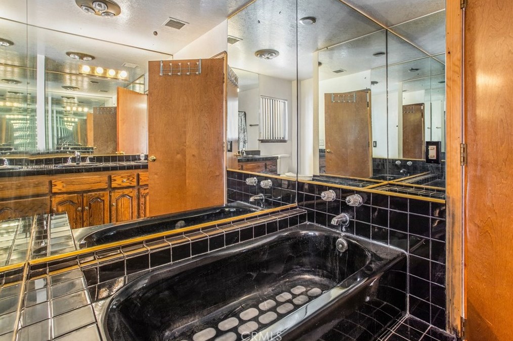 18547 Danbury Ave, Hesperia CA  92345-7170 exterior