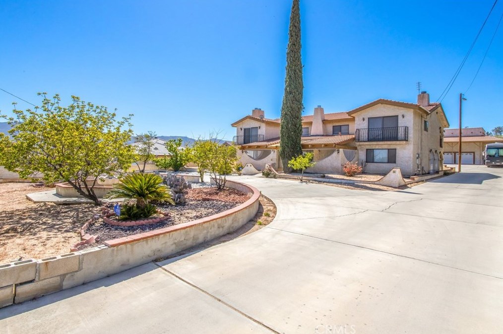 18547 Danbury Ave, Hesperia CA  92345-7170 exterior