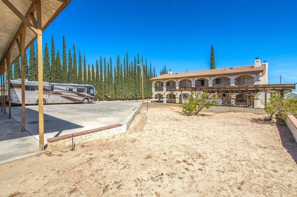 18547 Danbury Ave, Hesperia CA  92345-7170 exterior