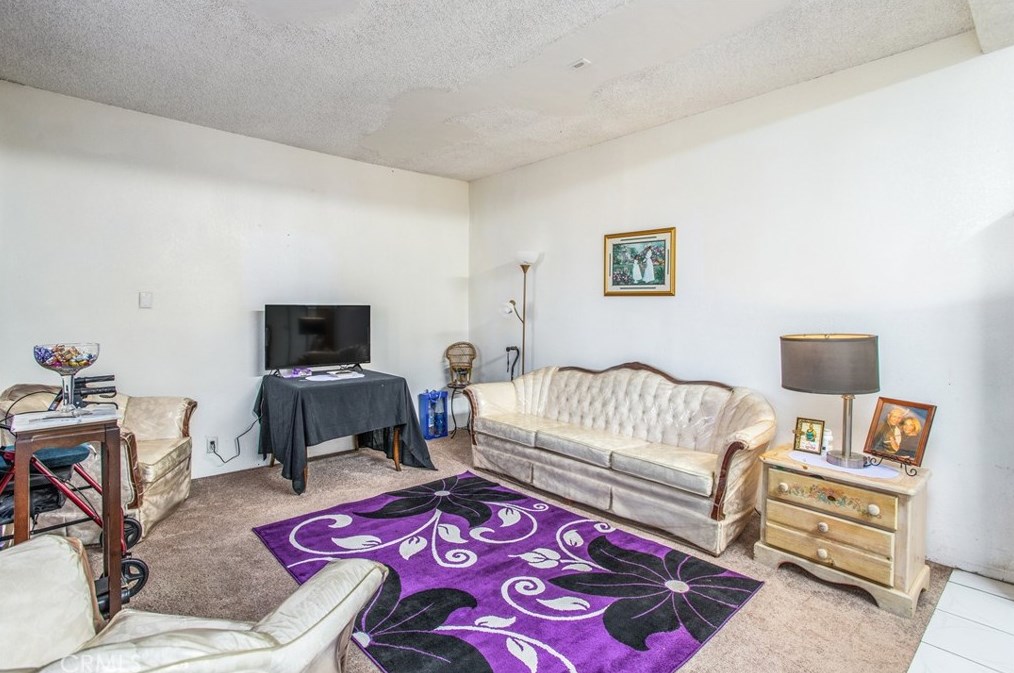 18547 Danbury Ave, Hesperia CA  92345-7170 exterior