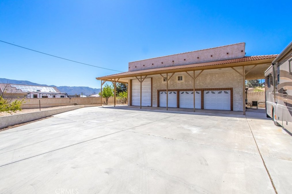 18547 Danbury Ave, Hesperia CA  92345-7170 exterior