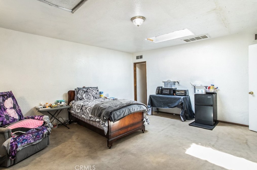 18547 Danbury Ave, Hesperia CA  92345-7170 exterior