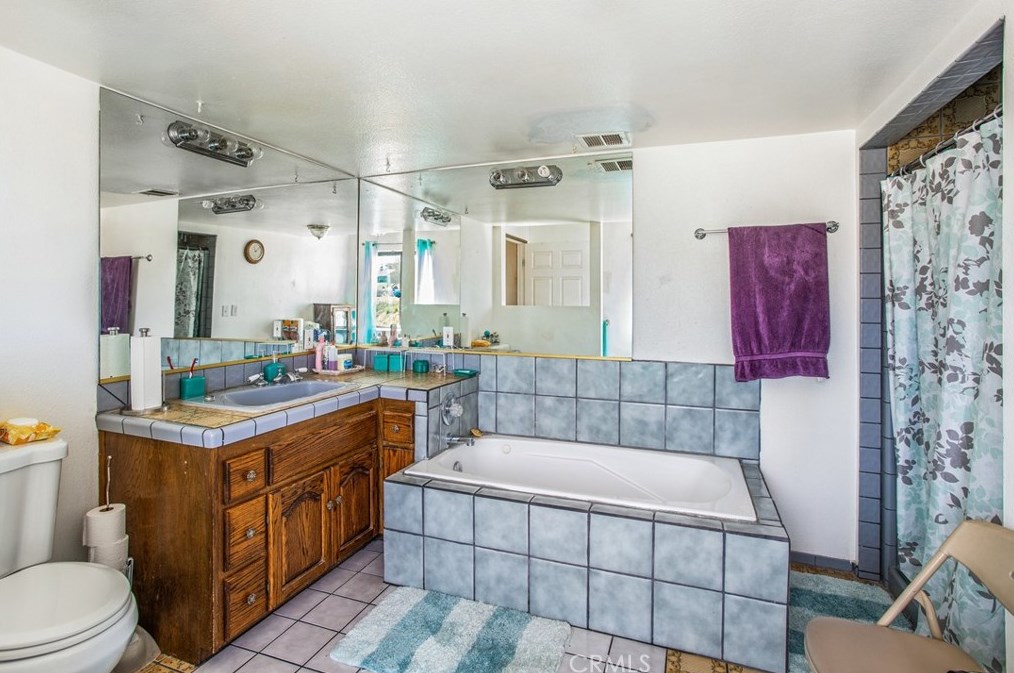 18547 Danbury Ave, Hesperia CA  92345-7170 exterior