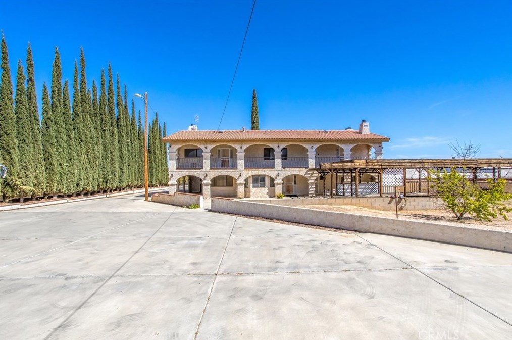 18547 Danbury Ave, Hesperia CA  92345-7170 exterior