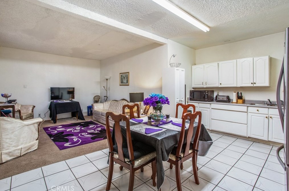 18547 Danbury Ave, Hesperia CA  92345-7170 exterior