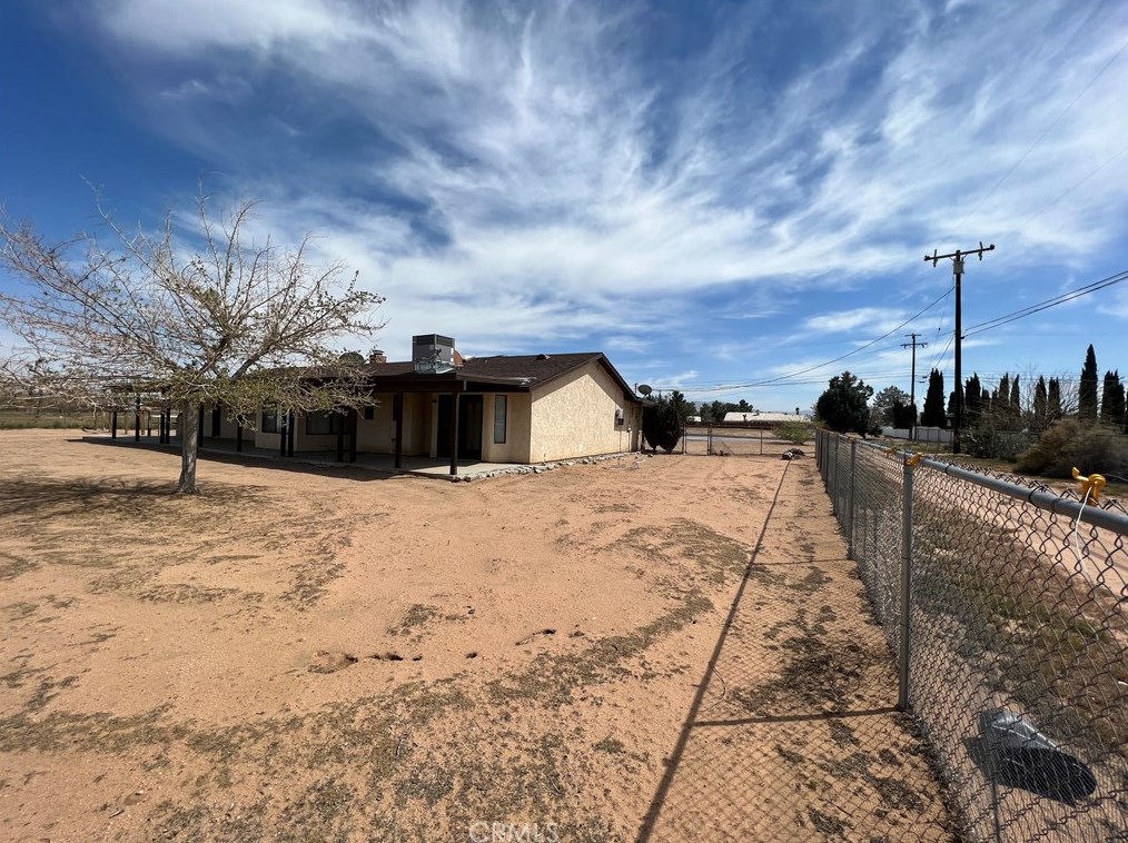 20716 Yucca Loma Rd, Apple Valley CA  92307-5743 exterior