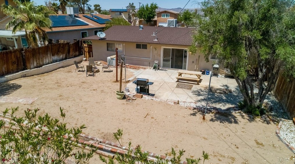 1412 De Anza St, Barstow CA  92311-5529 exterior