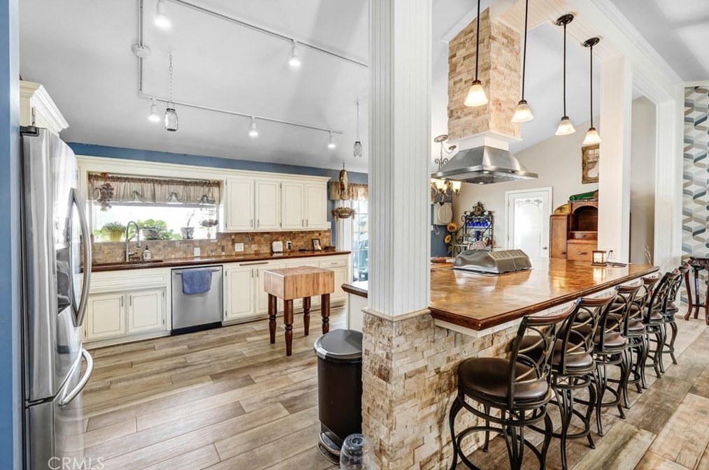 14770 Tigertail Rd, Apple Valley CA  92307-5249 exterior