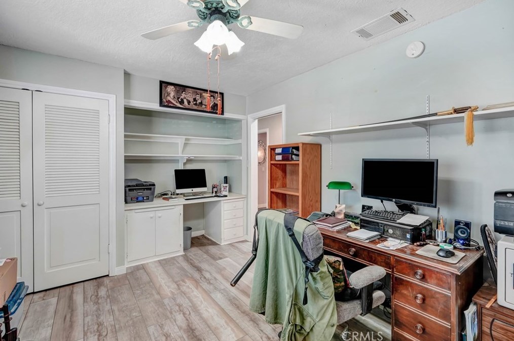 14770 Tigertail Rd, Apple Valley CA  92307-5249 exterior