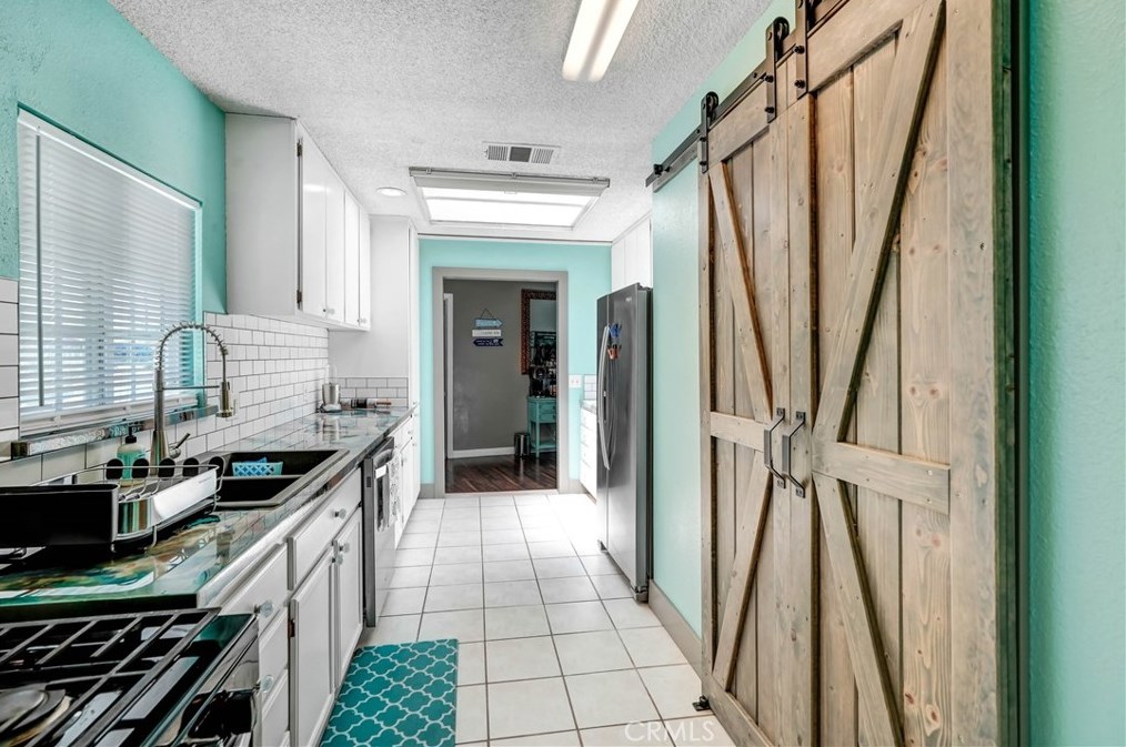 14770 Tigertail Rd, Apple Valley CA  92307-5249 exterior