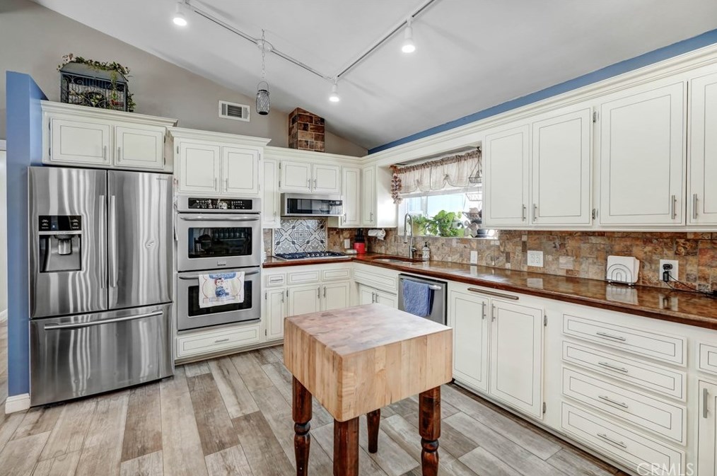 14770 Tigertail Rd, Apple Valley CA  92307-5249 exterior